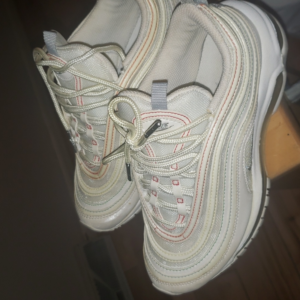 Sneakers - Picture 4 of 5